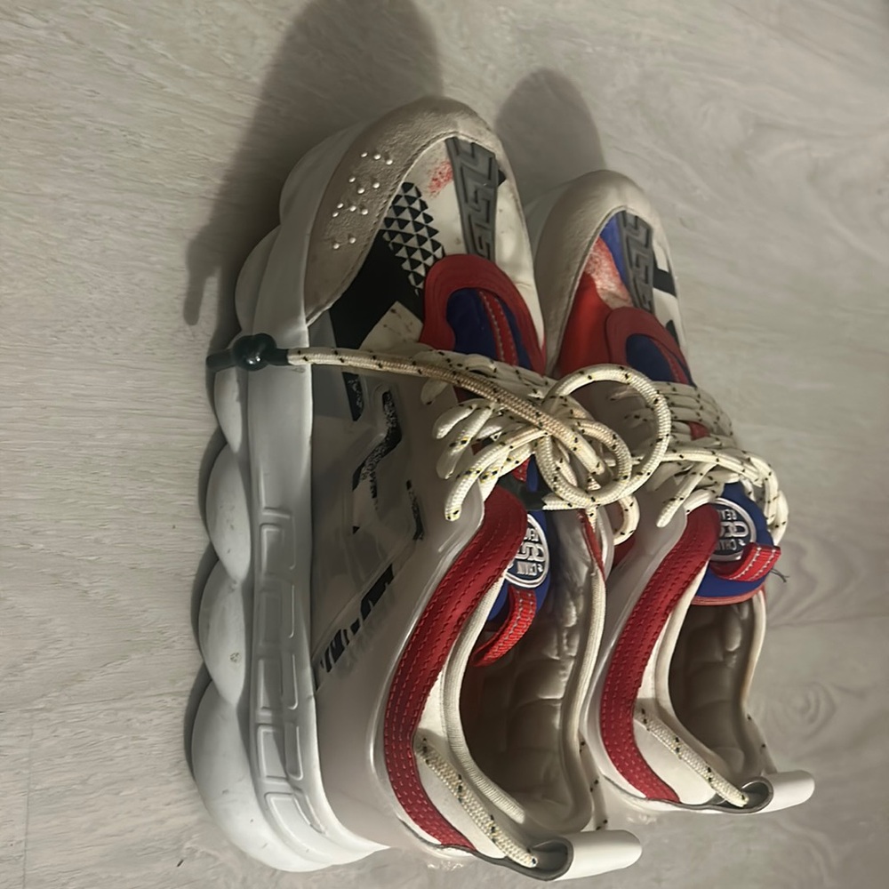 Versace chain reaction